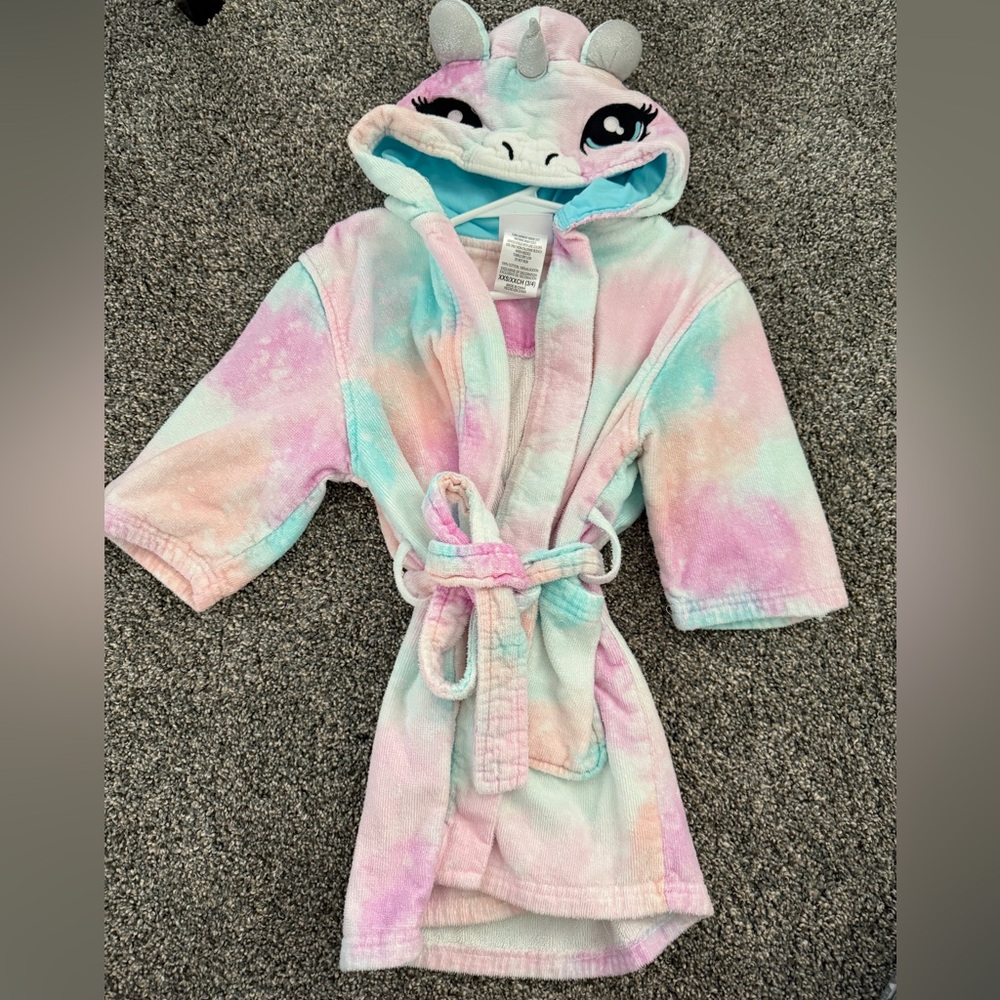 EUC. Cozy bathrobe and a poolside/beach cover-up Size 3/4 Toddlers